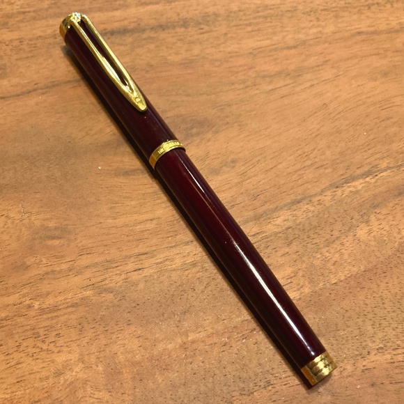 Waterman Ideal 18K Burgundy Fountain Pen - Picture 1 of 5